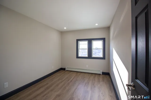 $2,350 | 133 North Street, Unit 2, Seymour, CT 06483