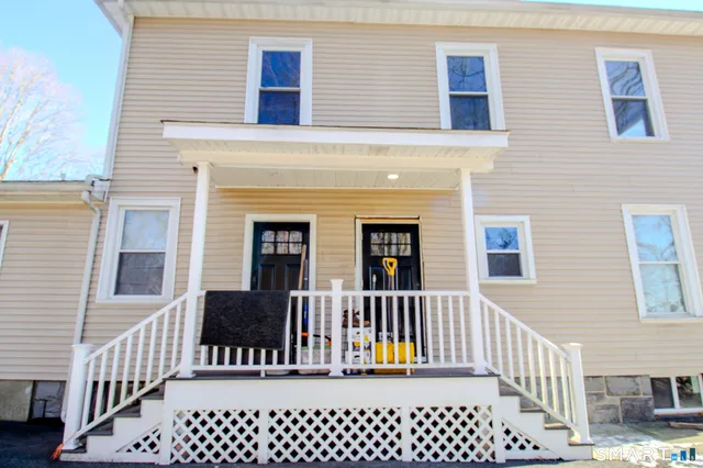 $2,350 | 133 North Street, Unit 2, Seymour, CT 06483