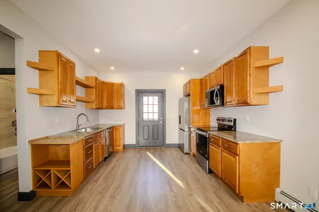 $2,350 | 133 North Street, Unit 2, Seymour, CT 06483