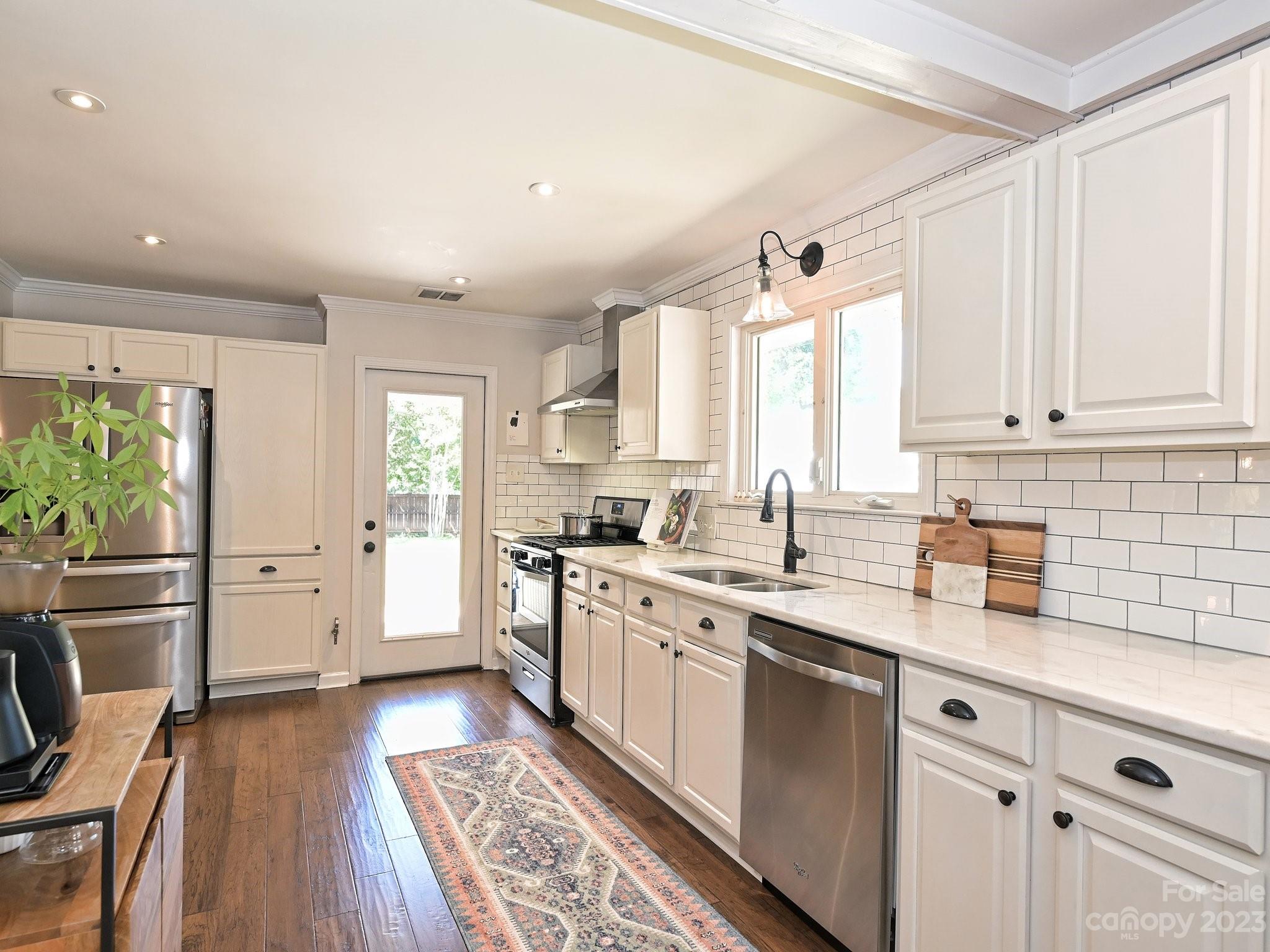 101 Scofield Road Charlotte, NC 28209 - Photo 8 of 26 a kitchen with a sink stove and refrigerator