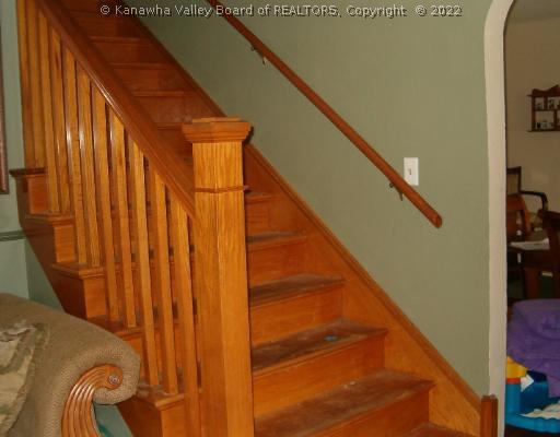 158 Dutch Road Charleston, WV 25302 - Photo 4 of 7 Living Room.