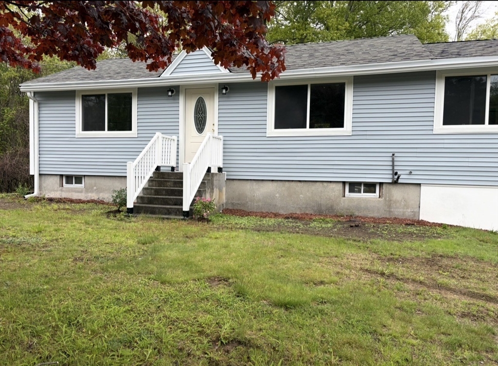 a view of a house with a yard