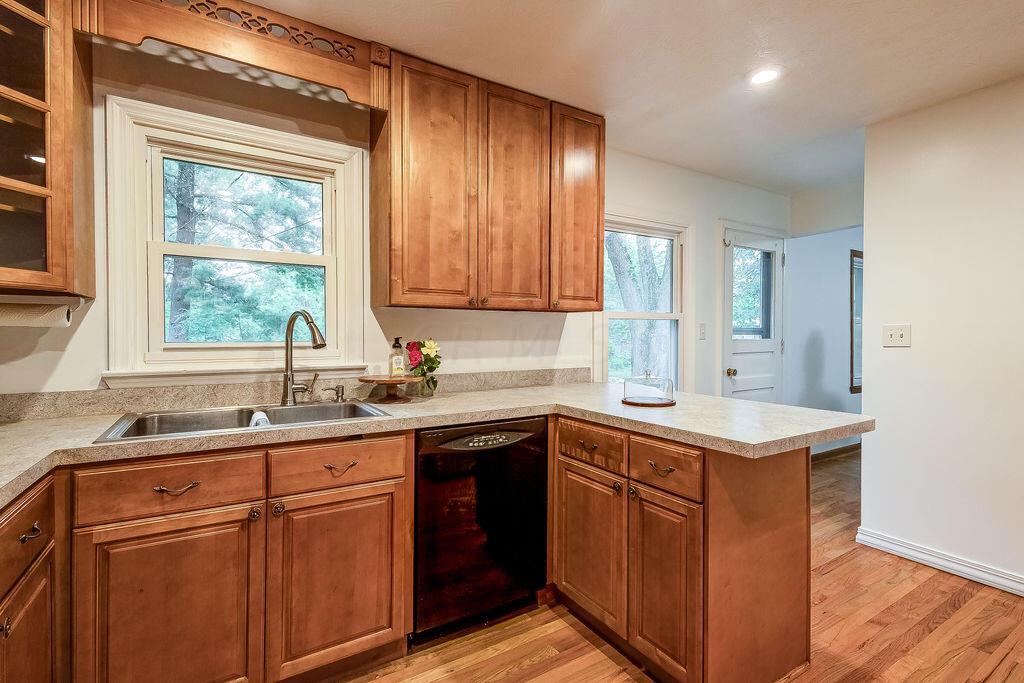 6541 Charles Road Westerville, OH 43082 - Photo 3 of 24 1-13