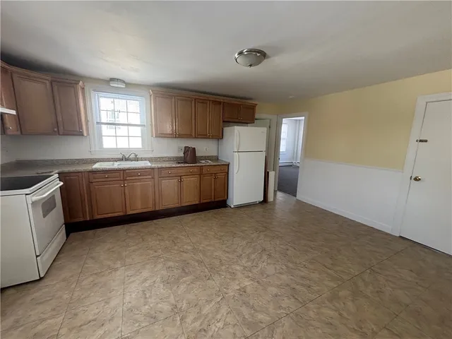 $1,500 | 1595 Main Street, Unit 2, West Warwick, RI 02893