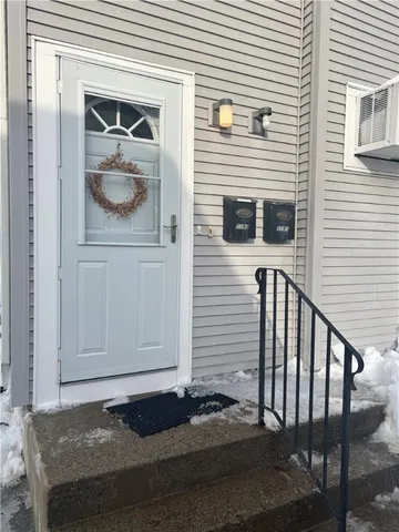 $1,500 | 1595 Main Street, Unit 2, West Warwick, RI 02893