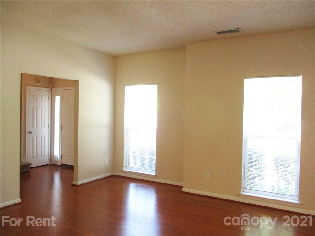 5306 Crisfield Road Charlotte, NC 28269 - Photo 2 of 13