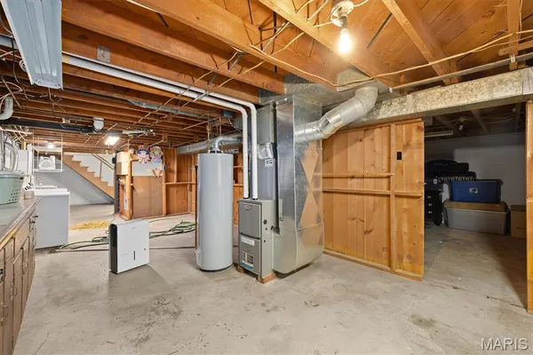 $220,000 | 2413 West Lake Drive, Highland, IL 62249