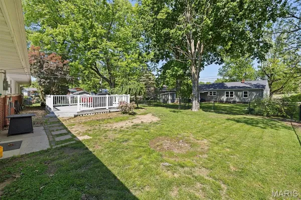 $220,000 | 2413 West Lake Drive, Highland, IL 62249