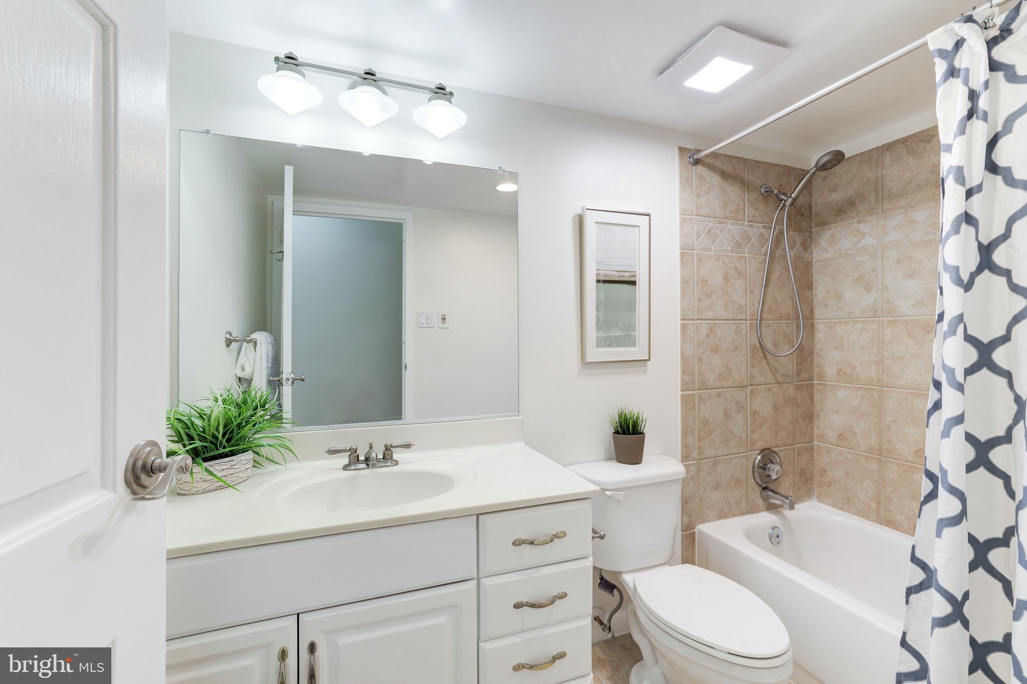 11236 Chestnut Grove Square, Unit 362 Reston, VA 20190 - Photo 30 of 51 Gallery Image 30