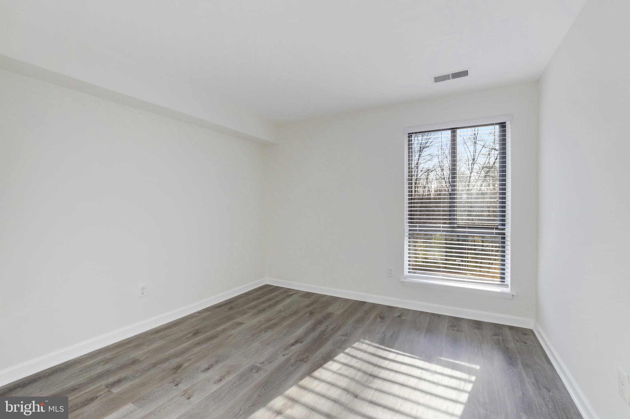 11236 Chestnut Grove Square, Unit 362 Reston, VA 20190 - Photo 34 of 51 Gallery Image 34