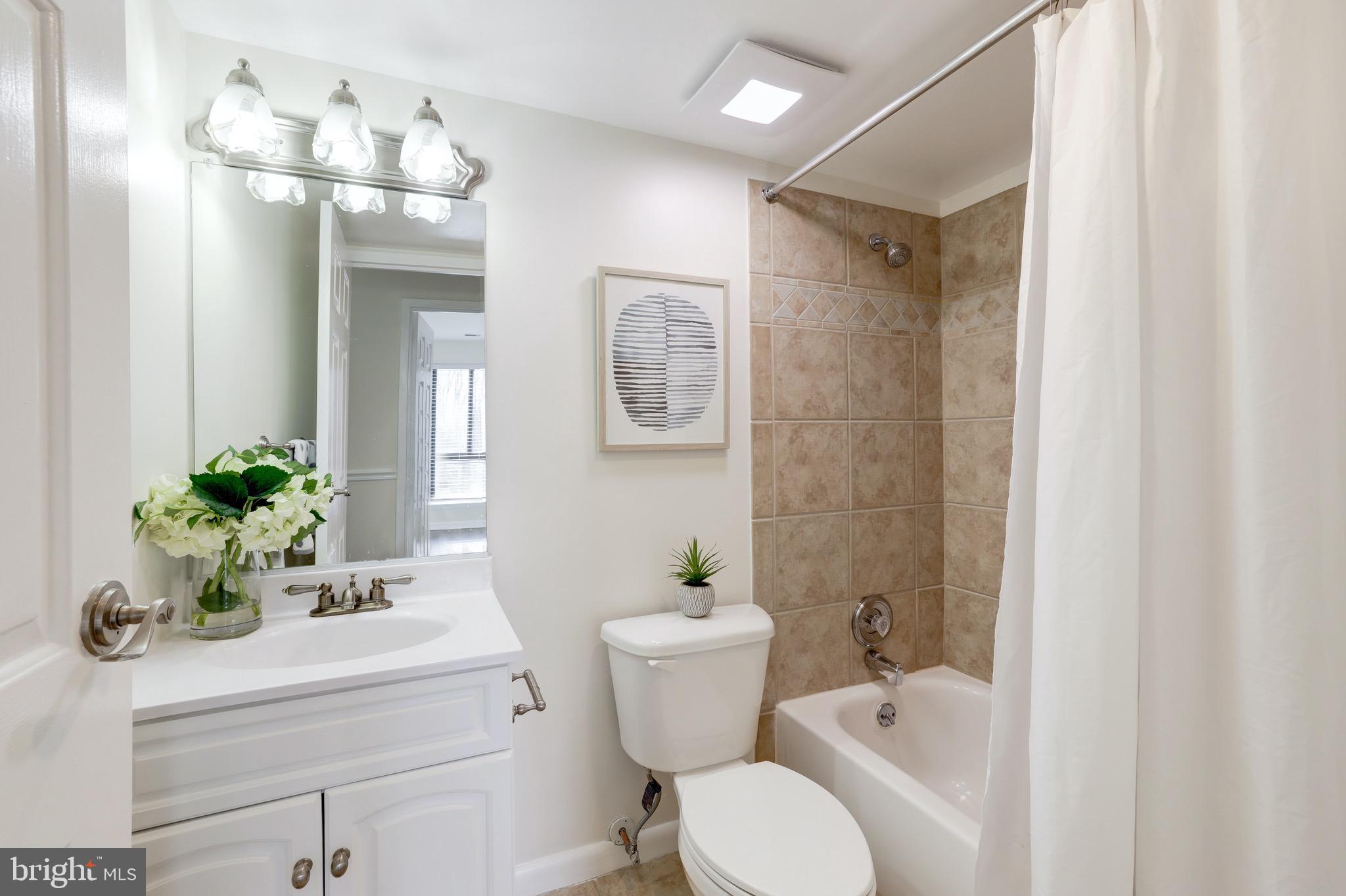 11236 Chestnut Grove Square, Unit 362 Reston, VA 20190 - Photo 38 of 51 Gallery Image 38
