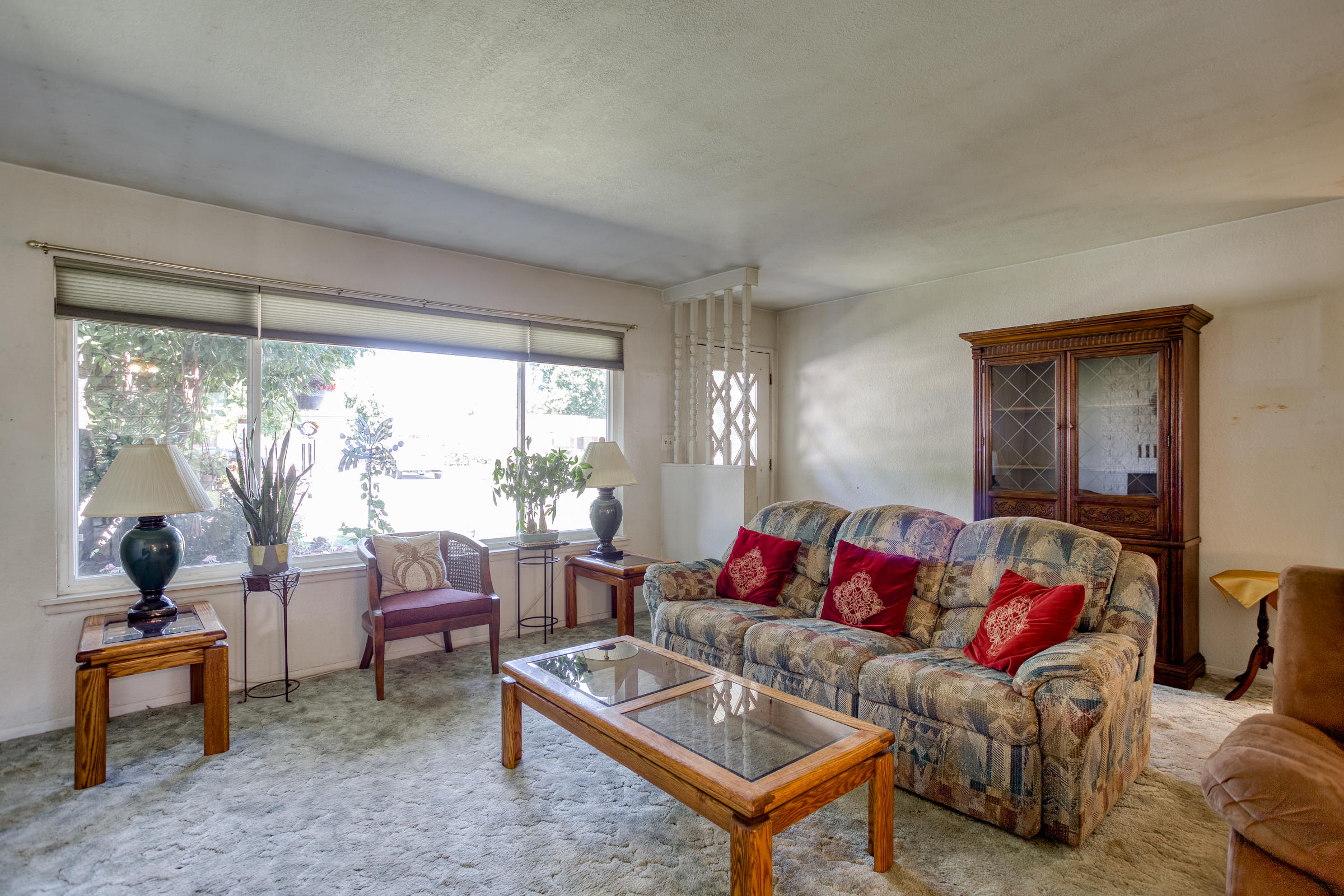 6762 Riverside Drive Redding, CA 96001 - Photo 19 of 39 Living Room