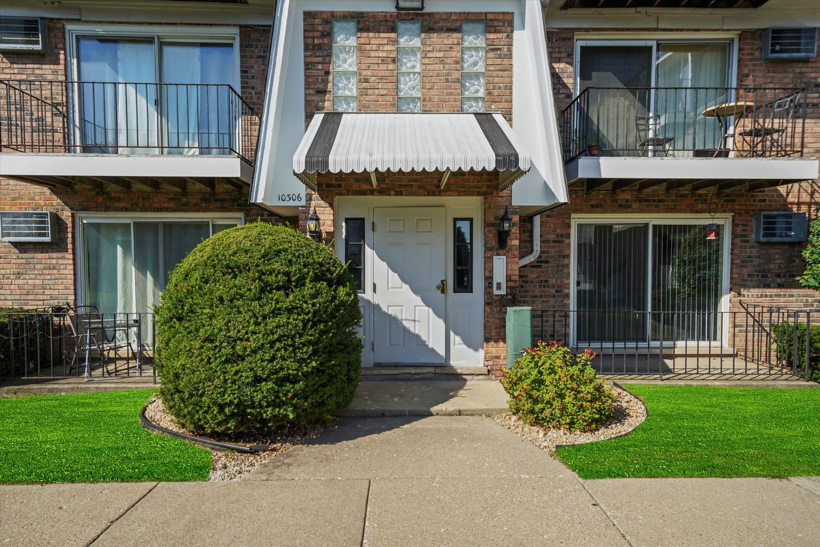 10306 Ridgeland Avenue, Unit 104 Chicago Ridge, IL 60415 - Photo 1 of 21 Gallery Image 1