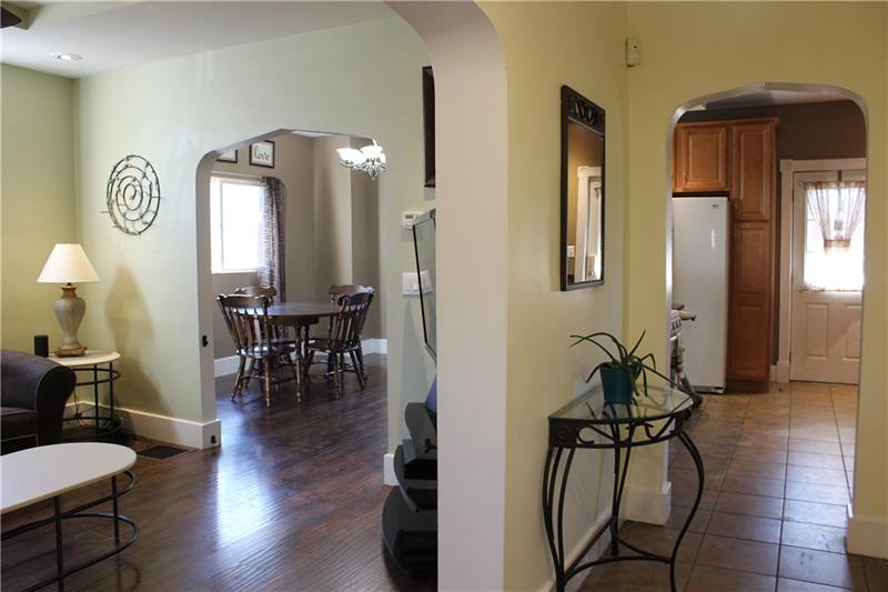 736 Noblestown Road Green Tree, PA 15106 - Photo 3 of 19 Gallery Image 3