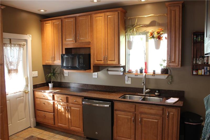 736 Noblestown Road Green Tree, PA 15106 - Photo 5 of 19 Gallery Image 5
