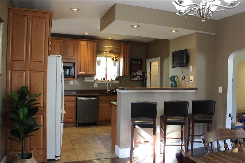 736 Noblestown Road Green Tree, PA 15106 - Photo 6 of 19 Gallery Image 6