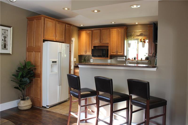 736 Noblestown Road Green Tree, PA 15106 - Photo 7 of 19 Gallery Image 7