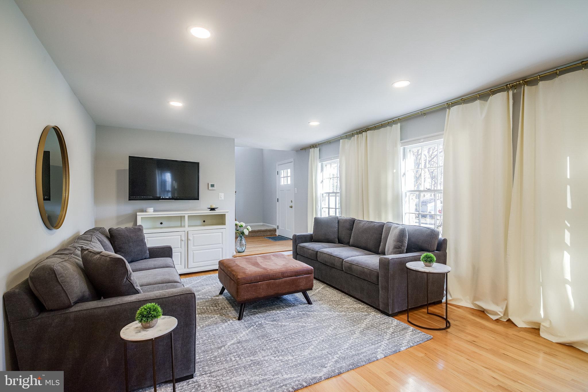 2052 Eakins Court Reston, VA 20191 - Photo 11 of 68