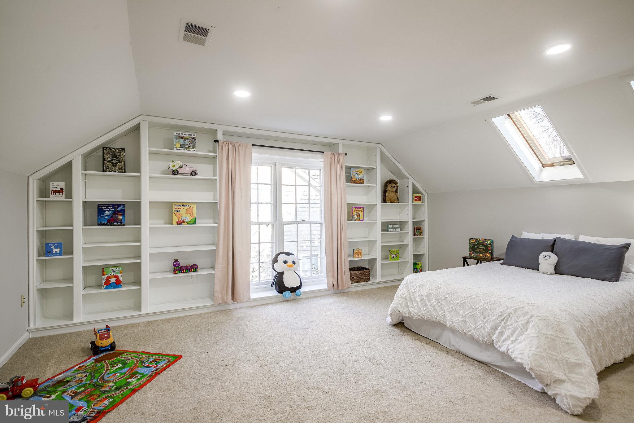 2052 Eakins Court Reston, VA 20191 - Photo 9 of 68