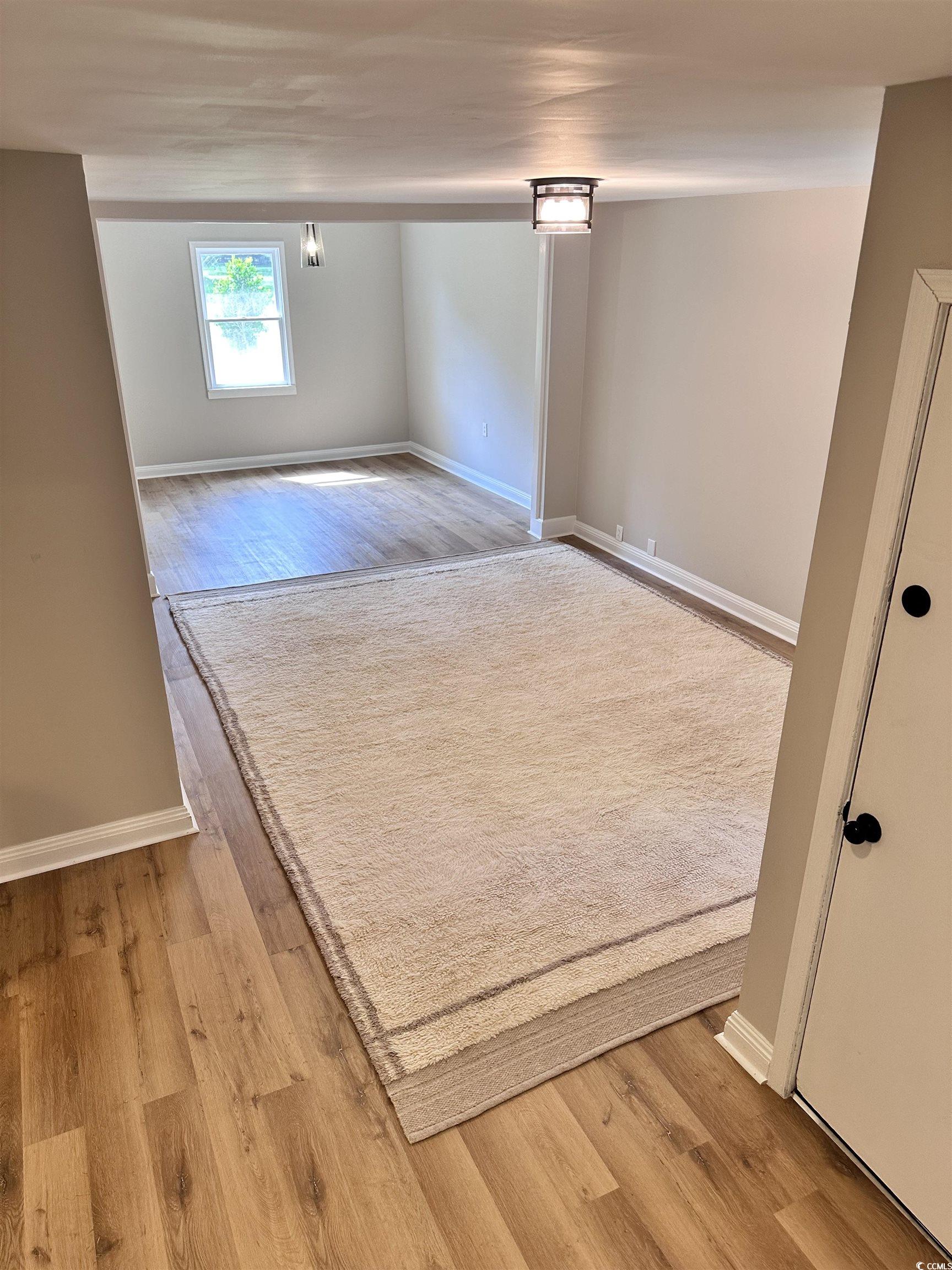 146 Wedgefield Village Road, Unit 26 Georgetown, SC 29440 - Photo 2 of 17 LIVING AND DINING AREA SHOWING FROM FRONT DOOR ARE