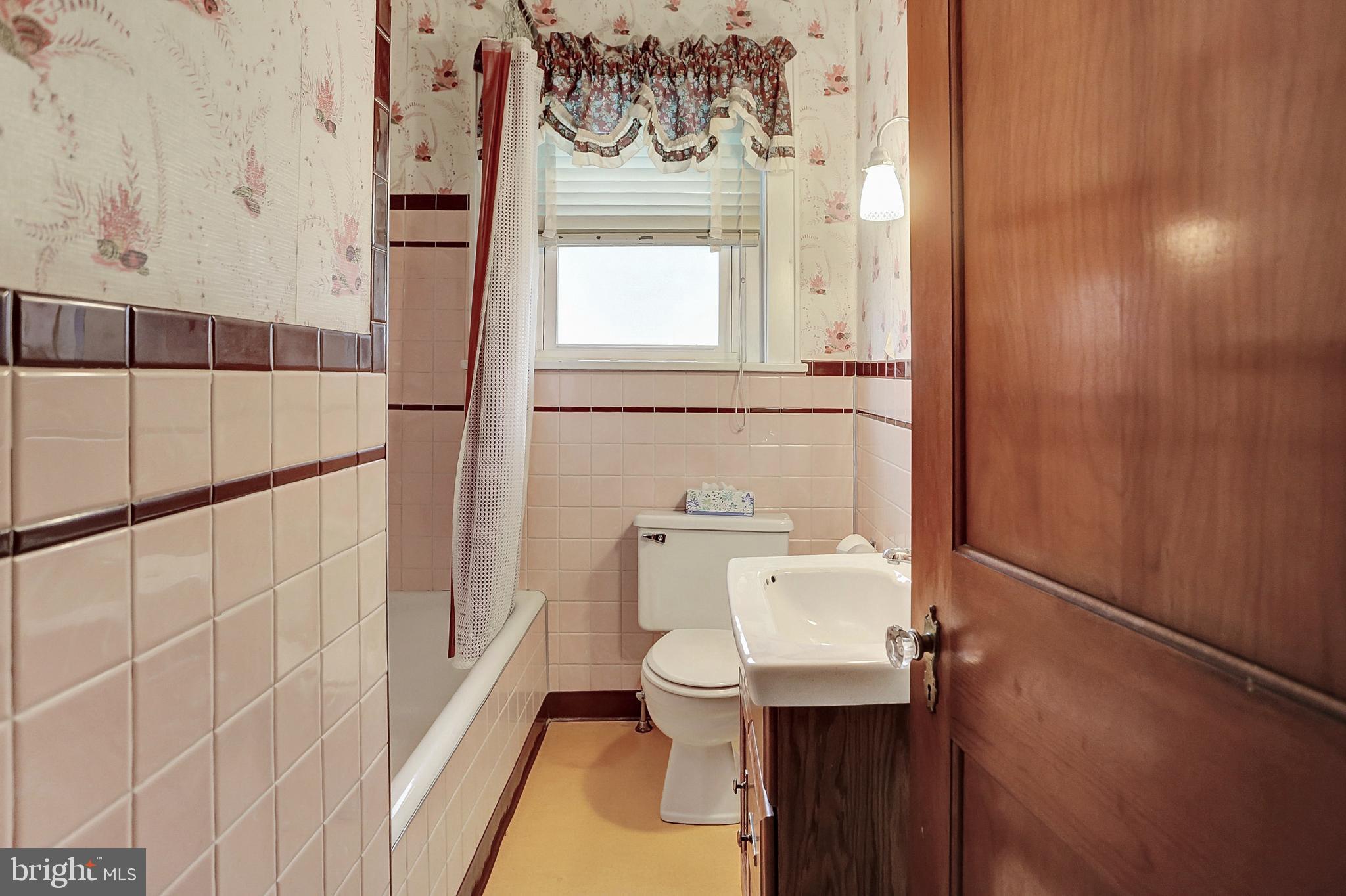 1406 Sandhill Road Lebanon, PA 17046 - Photo 19 of 31 Full Bathroom 2