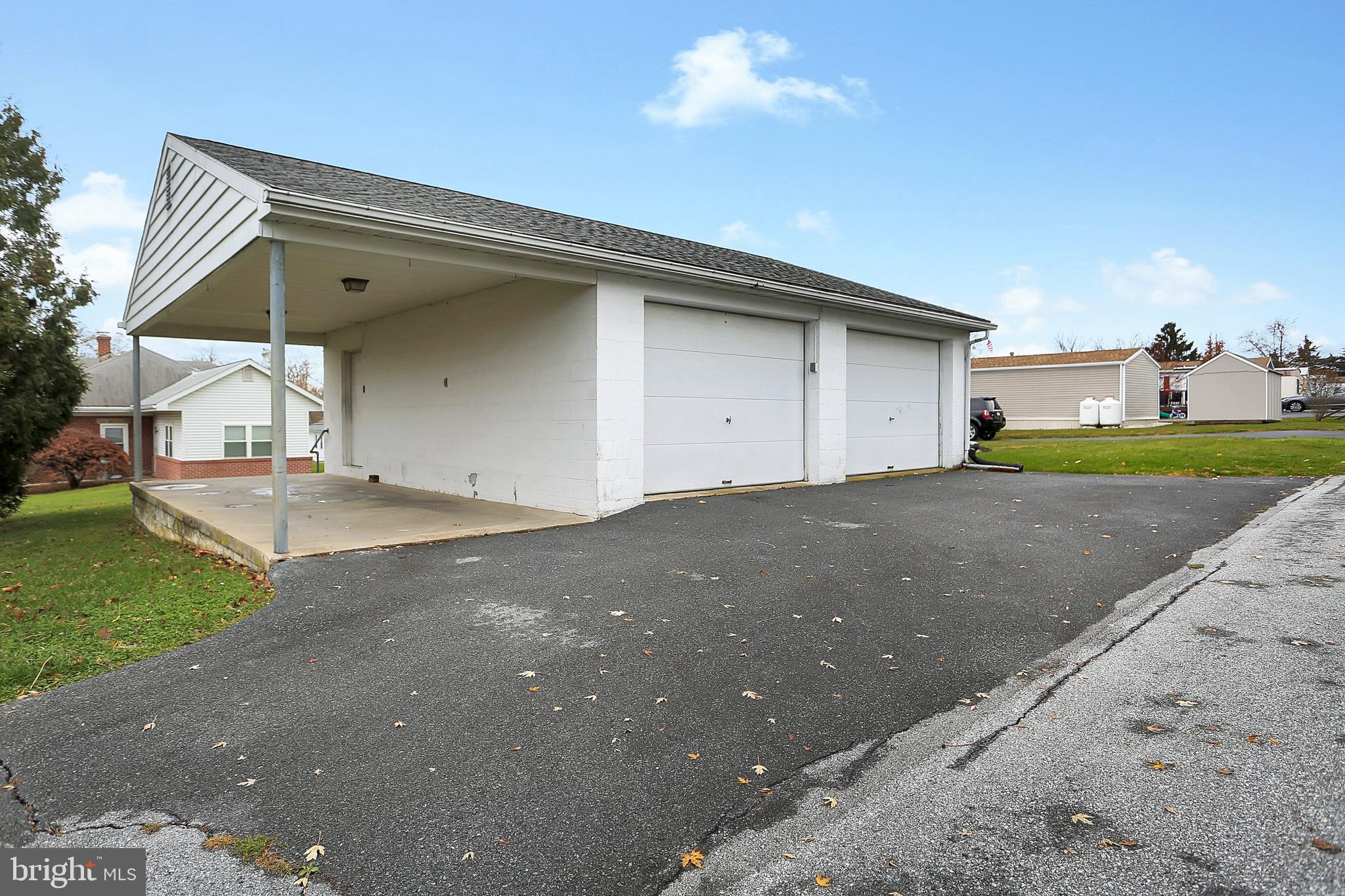 1406 Sandhill Road Lebanon, PA 17046 - Photo 27 of 31 Garage - view 2
