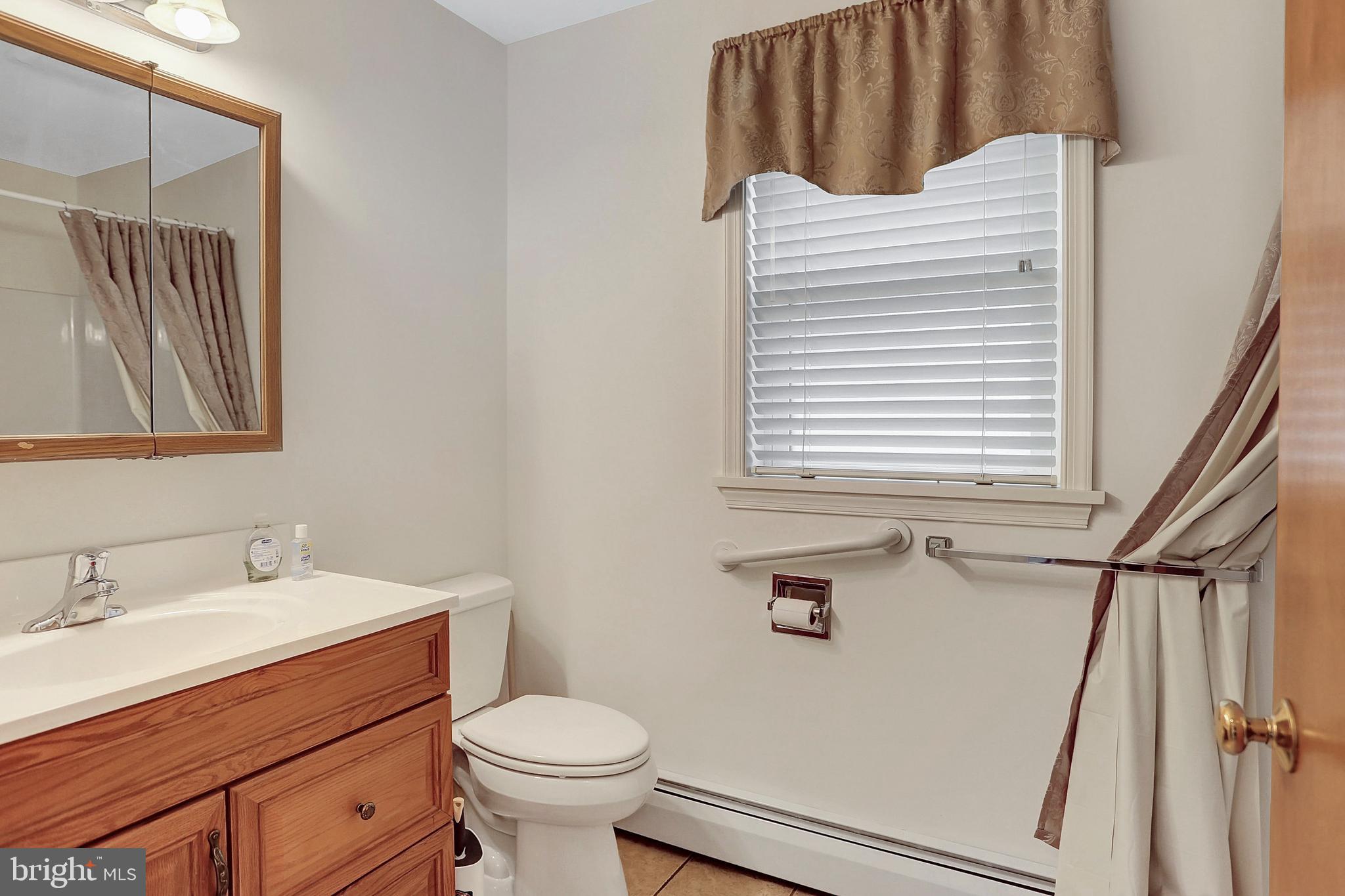 1406 Sandhill Road Lebanon, PA 17046 - Photo 9 of 31 Full bathroom