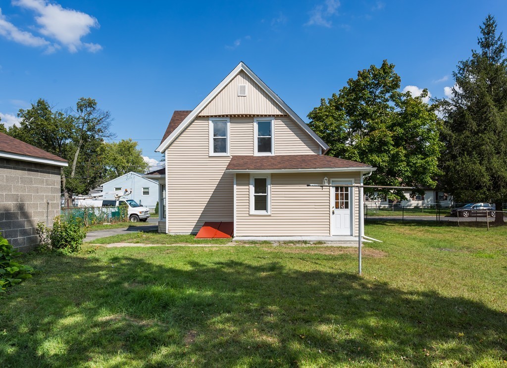 74 Gresham Street Springfield, MA 01119 - Photo 5 of 25