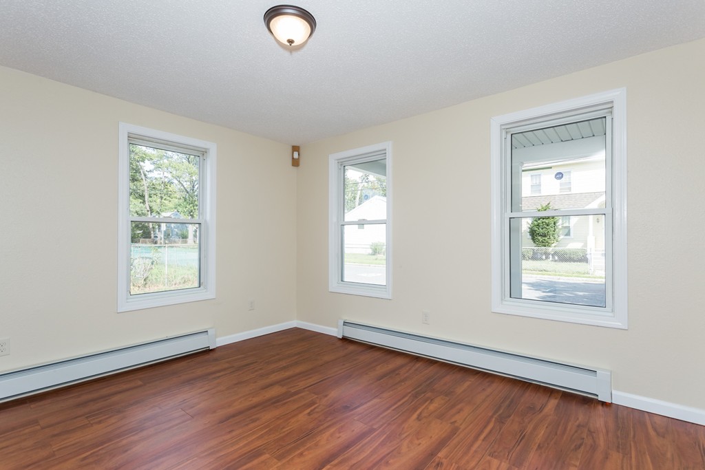 74 Gresham Street Springfield, MA 01119 - Photo 9 of 25