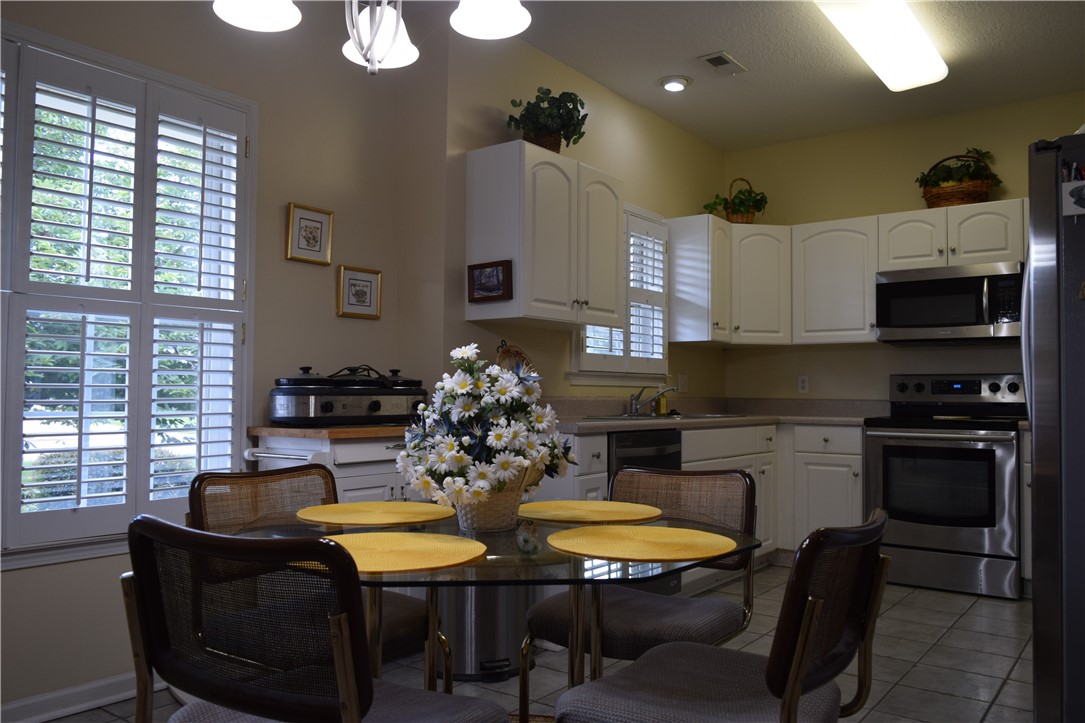 147 Elliott Circle Anderson, SC 29621 - Photo 2 of 17 Kitchen