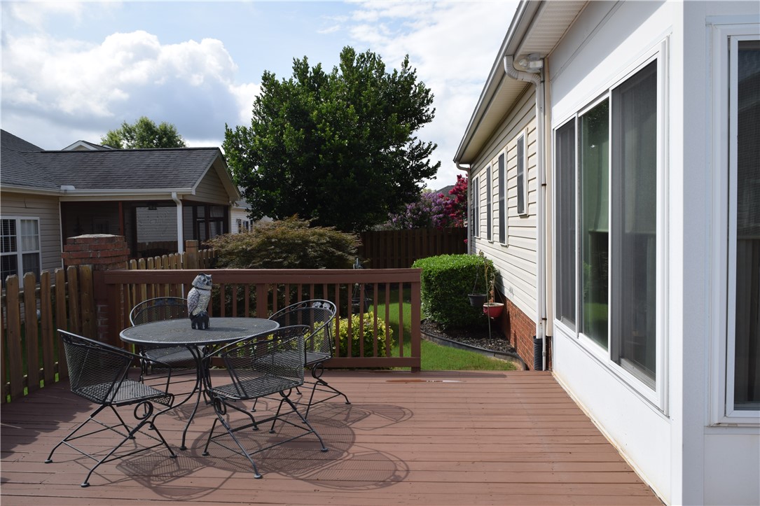 147 Elliott Circle Anderson, SC 29621 - Photo 6 of 17 Deck