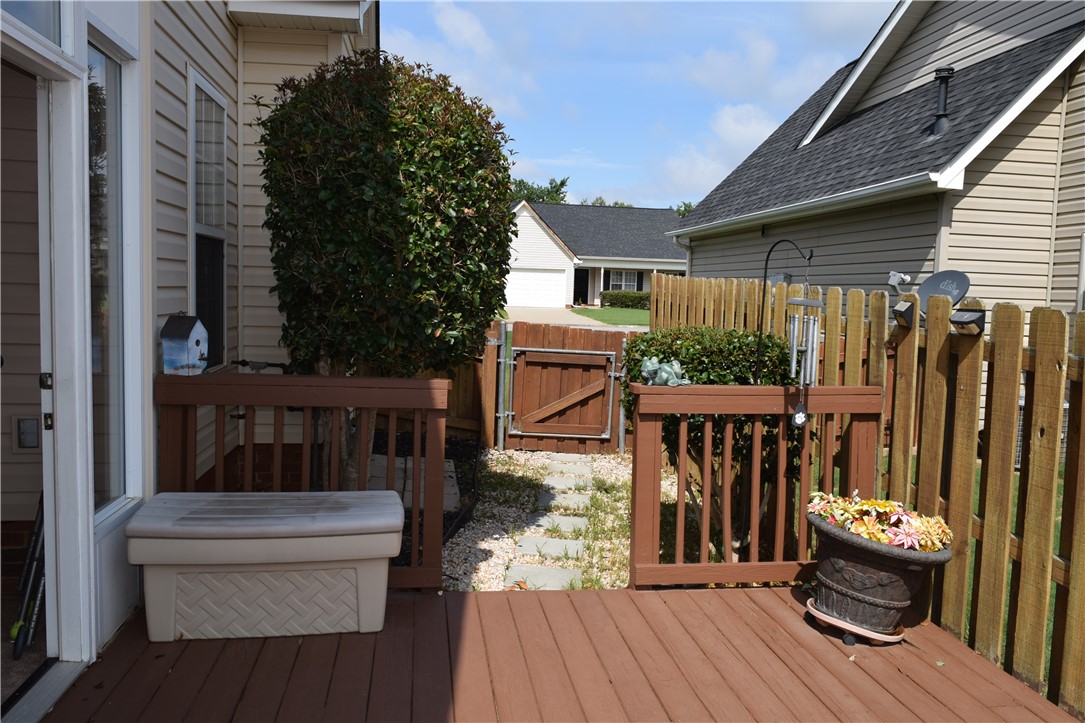 147 Elliott Circle Anderson, SC 29621 - Photo 9 of 17 back deck