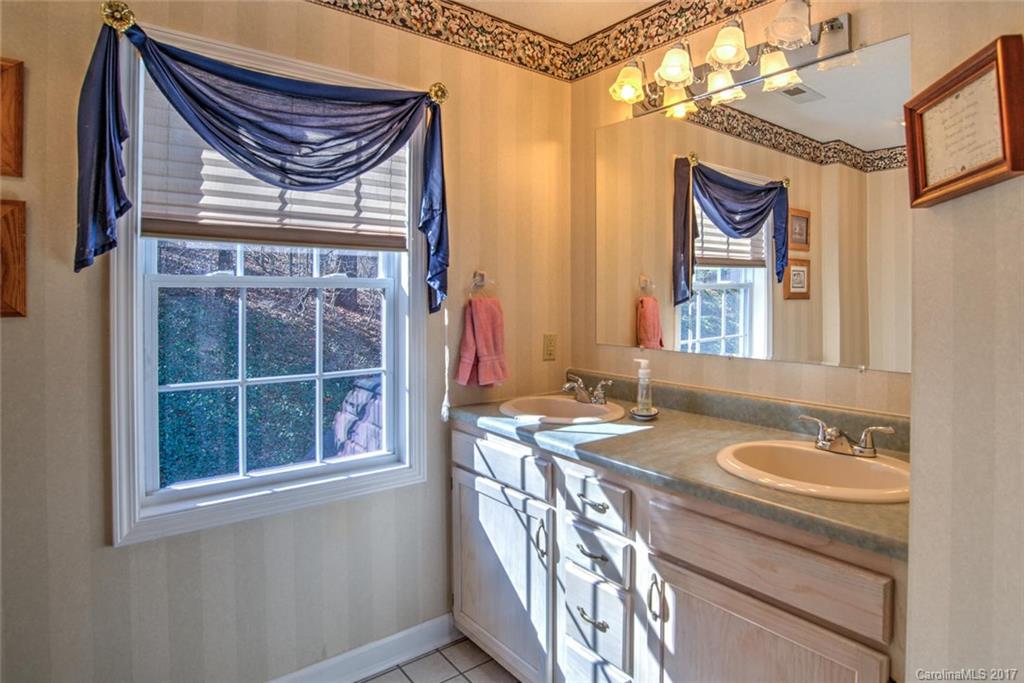 32 Foothills Road Asheville, NC 28804 - Photo 11 of 24 Gallery Image 11