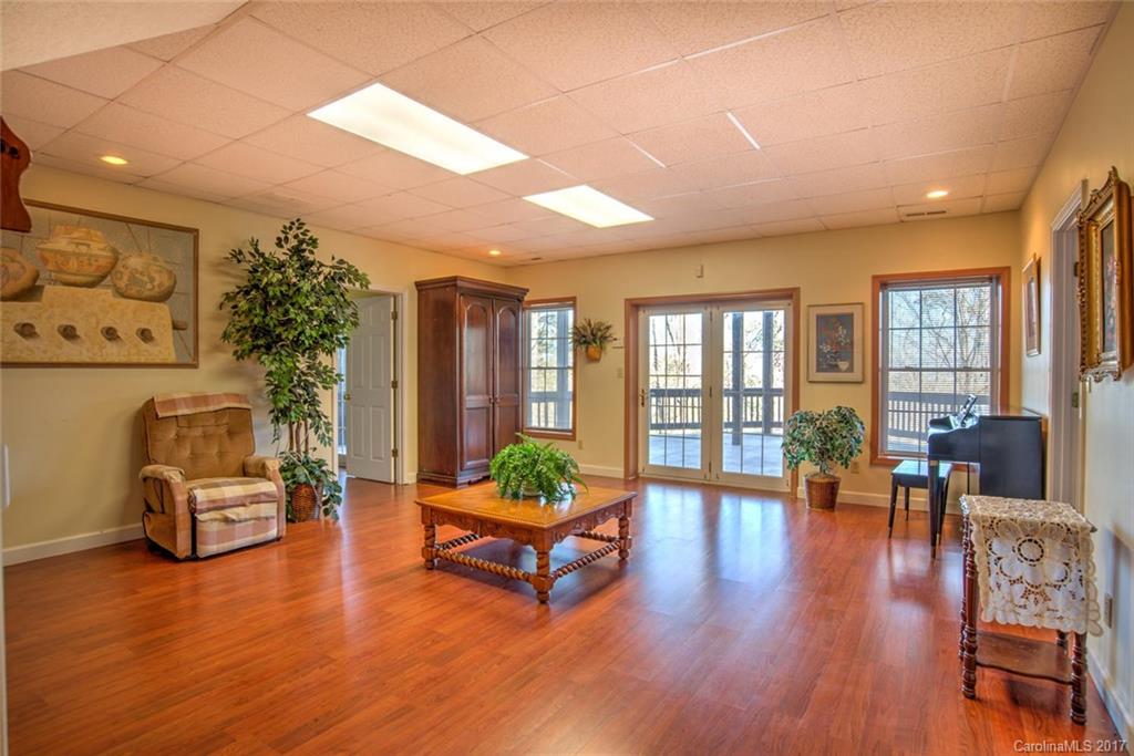 32 Foothills Road Asheville, NC 28804 - Photo 16 of 24 Gallery Image 16
