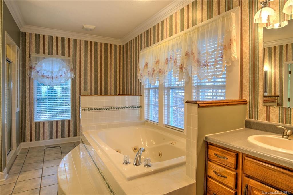 32 Foothills Road Asheville, NC 28804 - Photo 9 of 24 Gallery Image 9