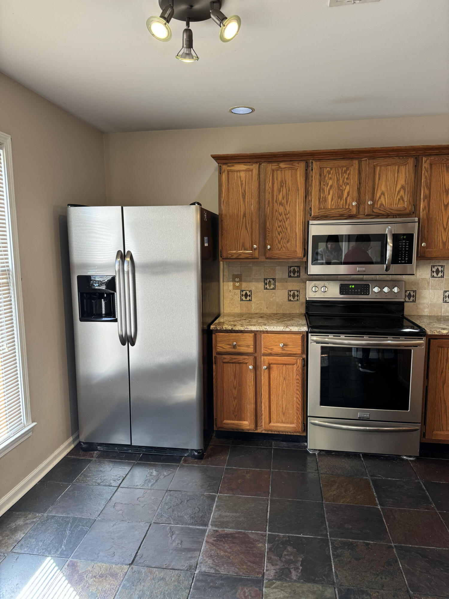 579 Squires Road Lexington, KY 40515 - Photo 5 of 17 2p