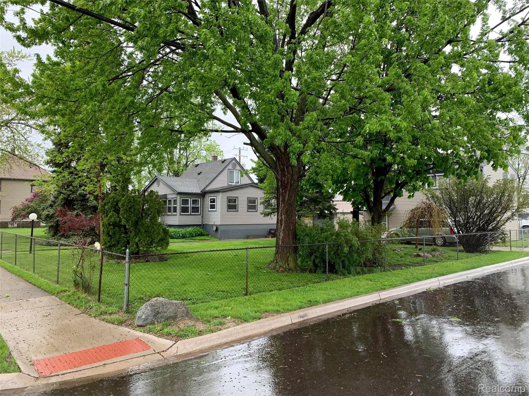 121 Catherine Street River Rouge, MI 48218 - Photo 30 of 38 121 catherine - river rouge (4).jpg