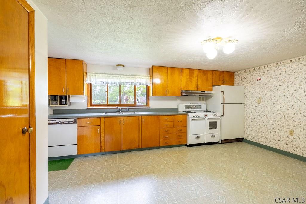 4611 Elton Road Elton, PA 15934 - Photo 11 of 35