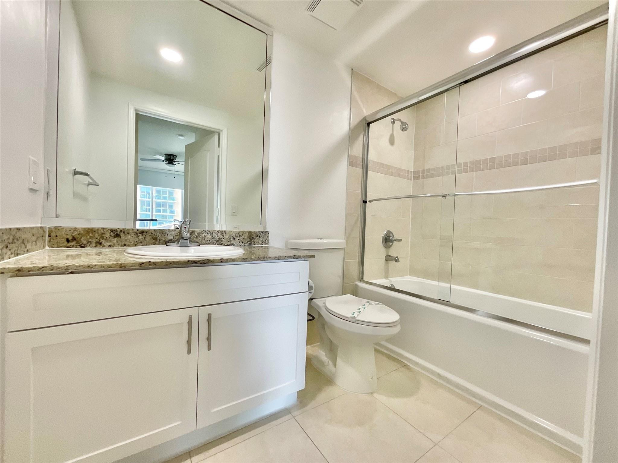 16900 North Bay Road, Unit 2817 Sunny Isles Beach, FL 33160 - Photo 4 of 31 Photo 3
