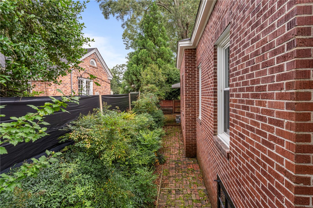 113 Webb Street Anderson, SC 29624 - Photo 27 of 30 Side courtyard