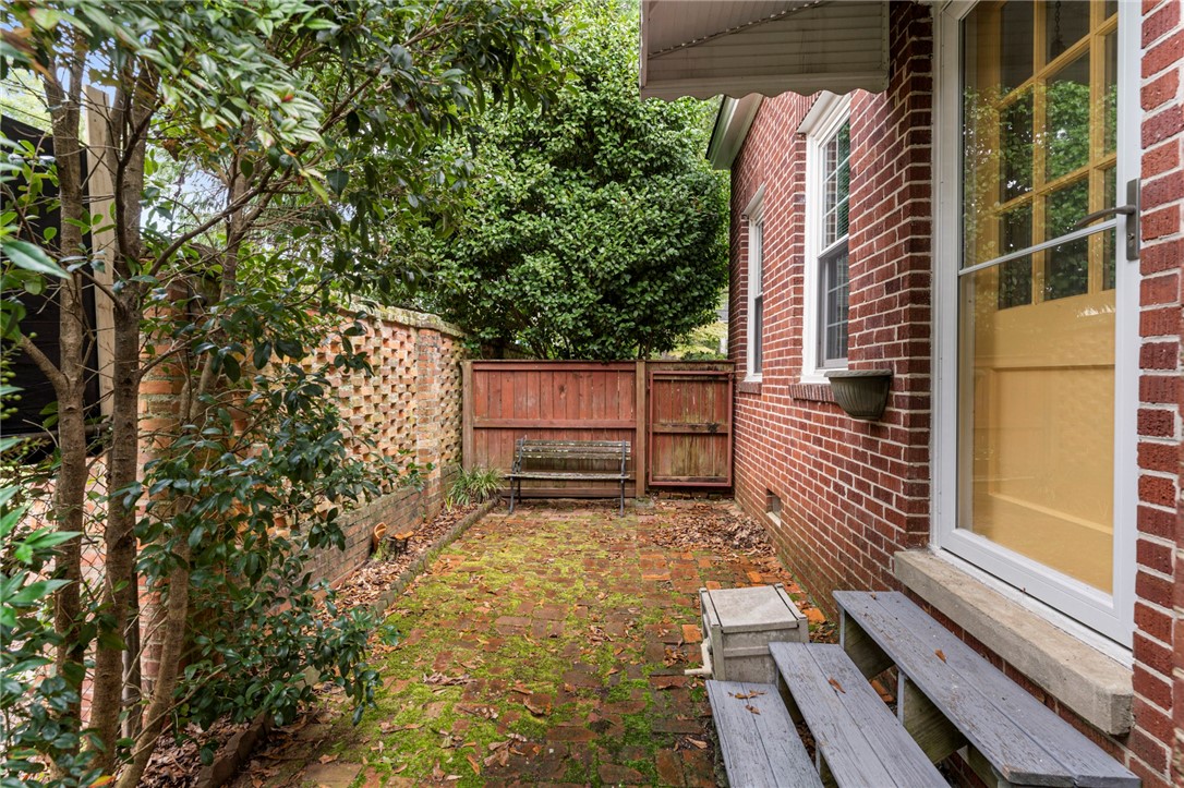 113 Webb Street Anderson, SC 29624 - Photo 28 of 30 Side courtyard