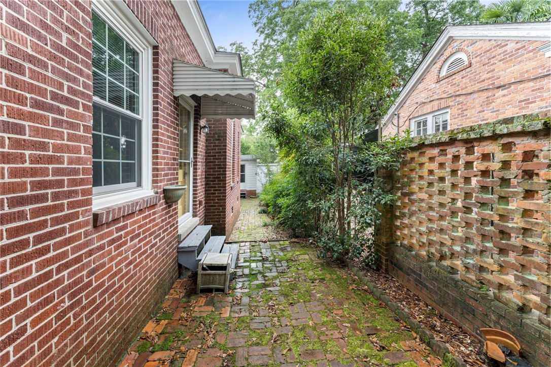 113 Webb Street Anderson, SC 29624 - Photo 29 of 30 courtyard