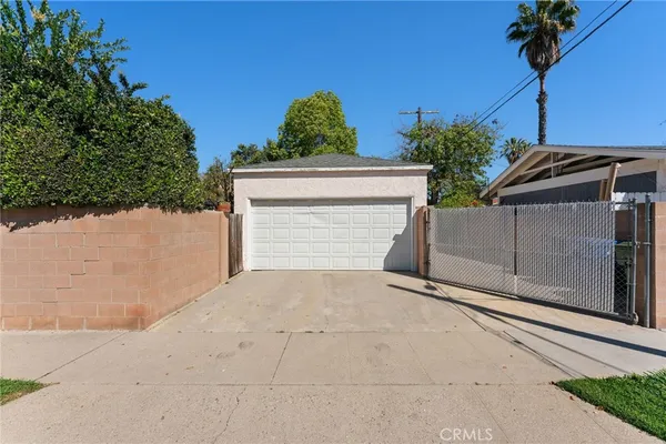 a view of a walk in closet