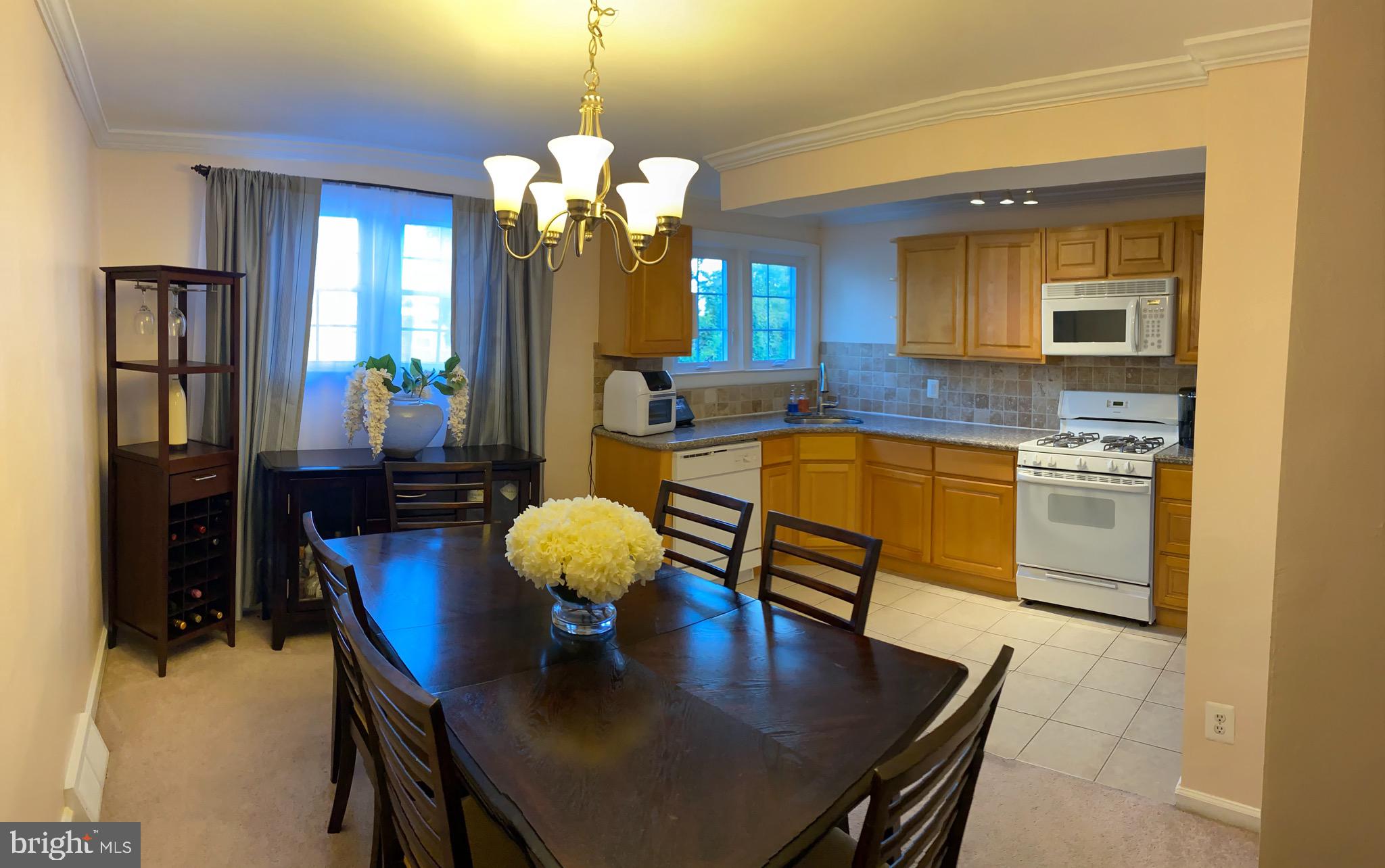 727 Bennington Road Folcroft, PA 19032 - Photo 2 of 10 kitchen & dining area