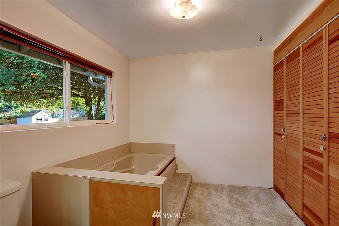 3901 Northeast 22nd Street Renton, WA 98056 - Photo 11 of 18