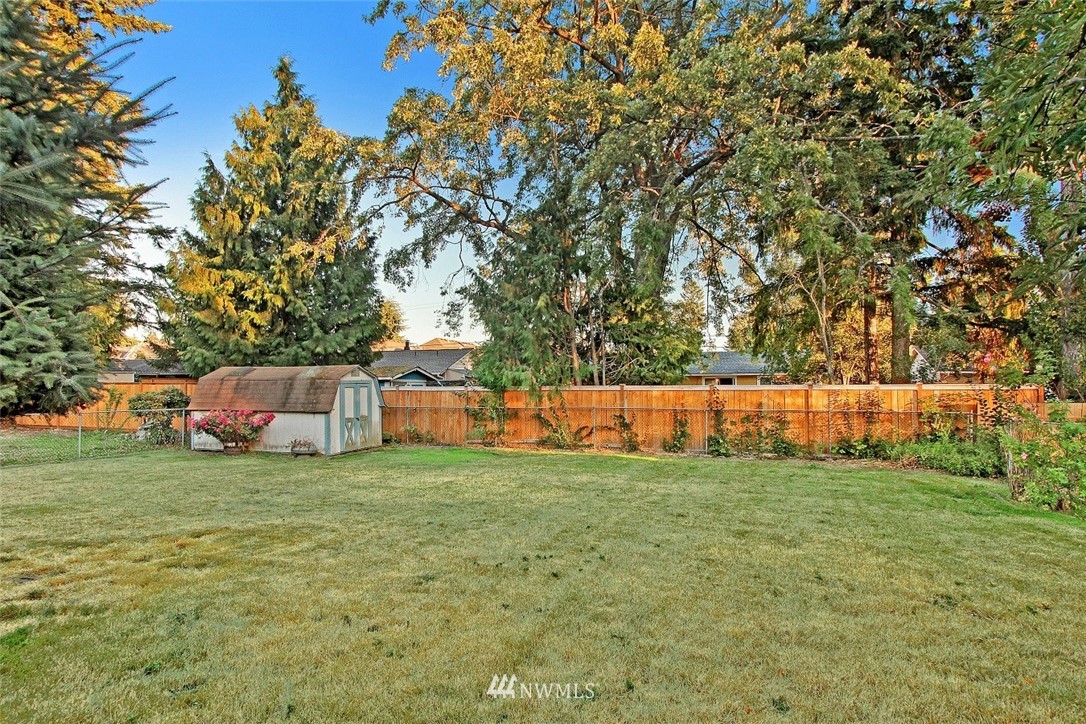 3901 Northeast 22nd Street Renton, WA 98056 - Photo 16 of 18