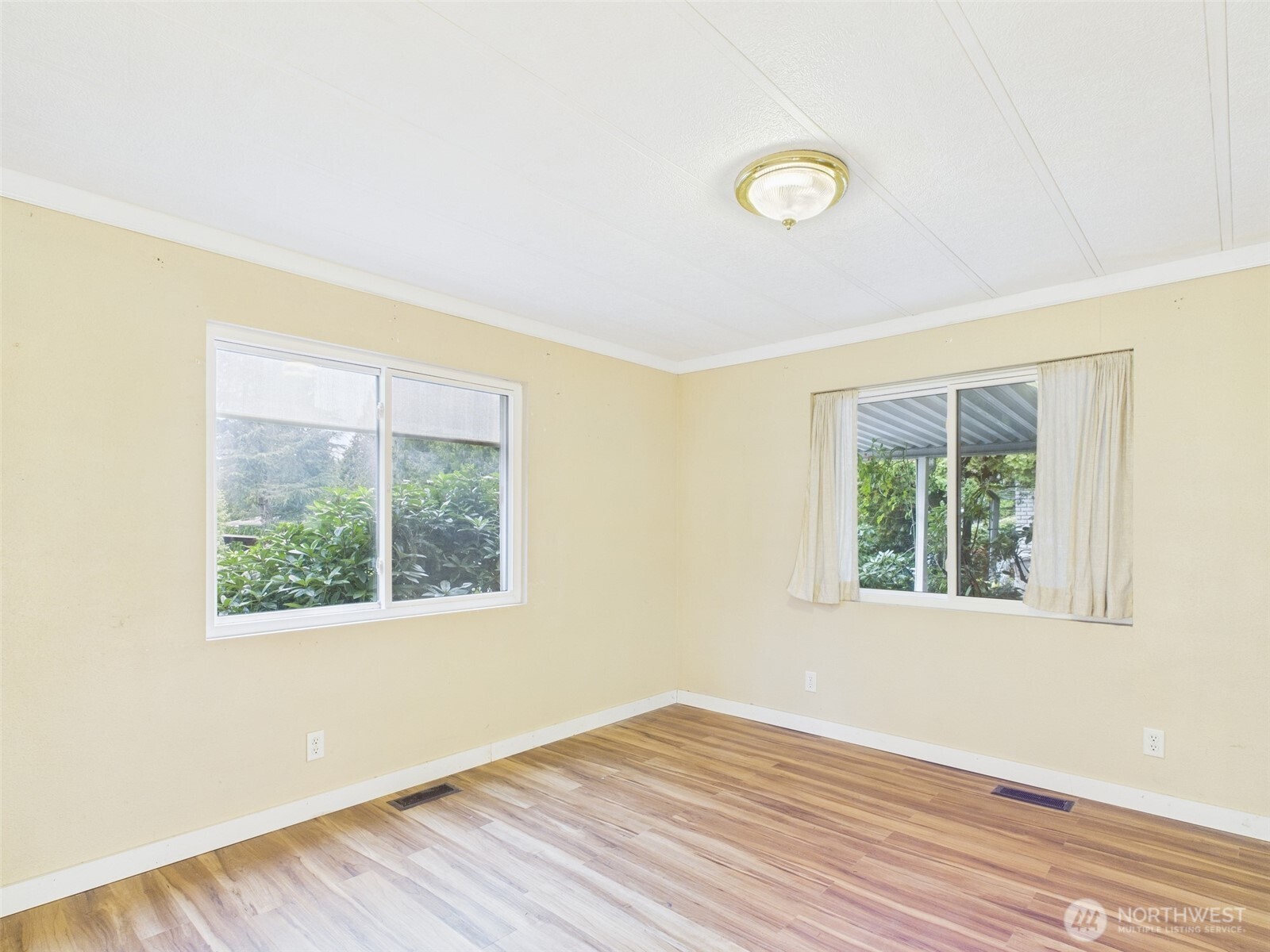 201 Union Avenue Southeast, Unit 183 Renton, WA 98059 - Photo 19 of 30 a view of empty room with wooden floor and fan