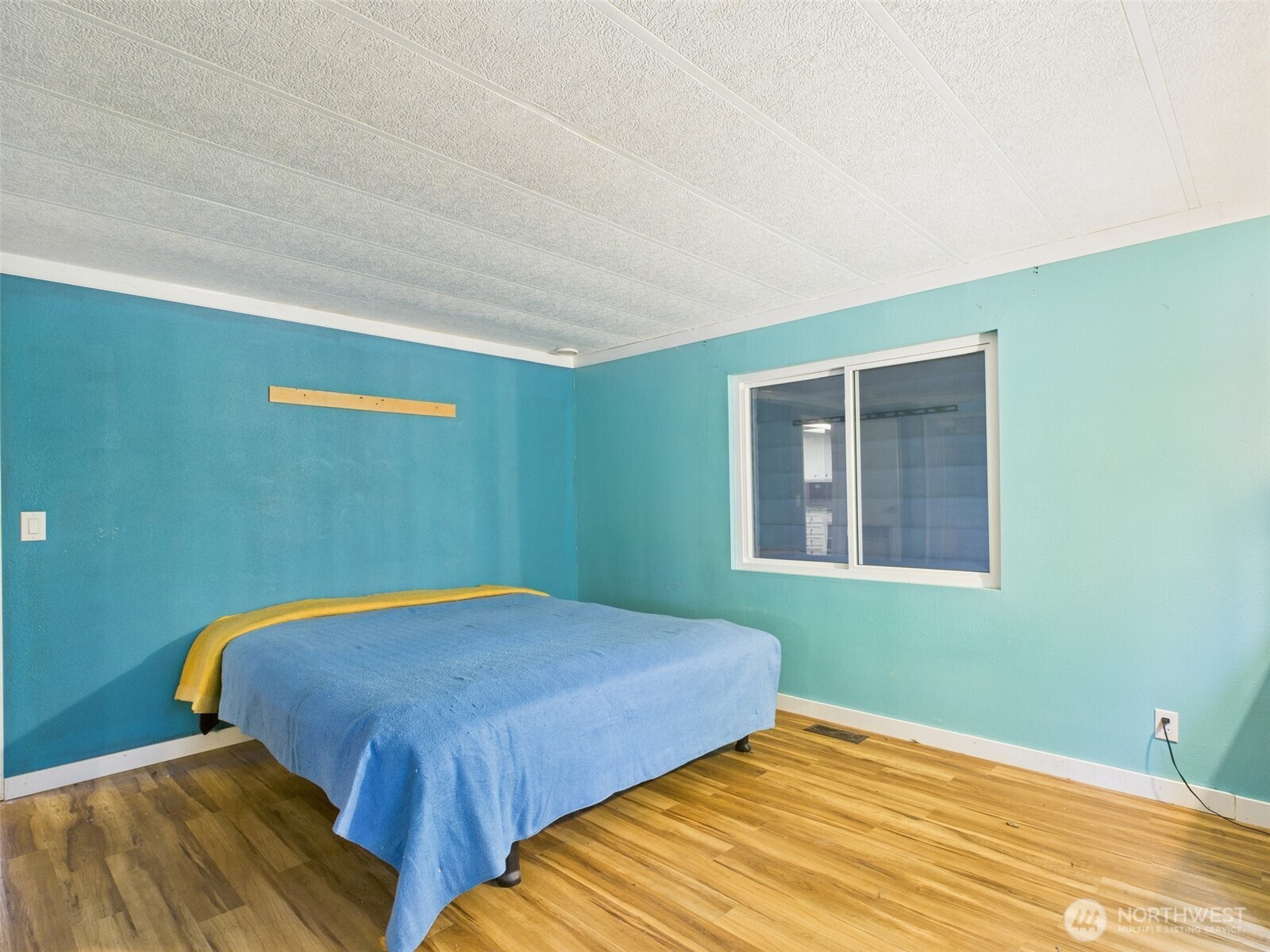 201 Union Avenue Southeast, Unit 183 Renton, WA 98059 - Photo 26 of 30 a bedroom with a bed and a window