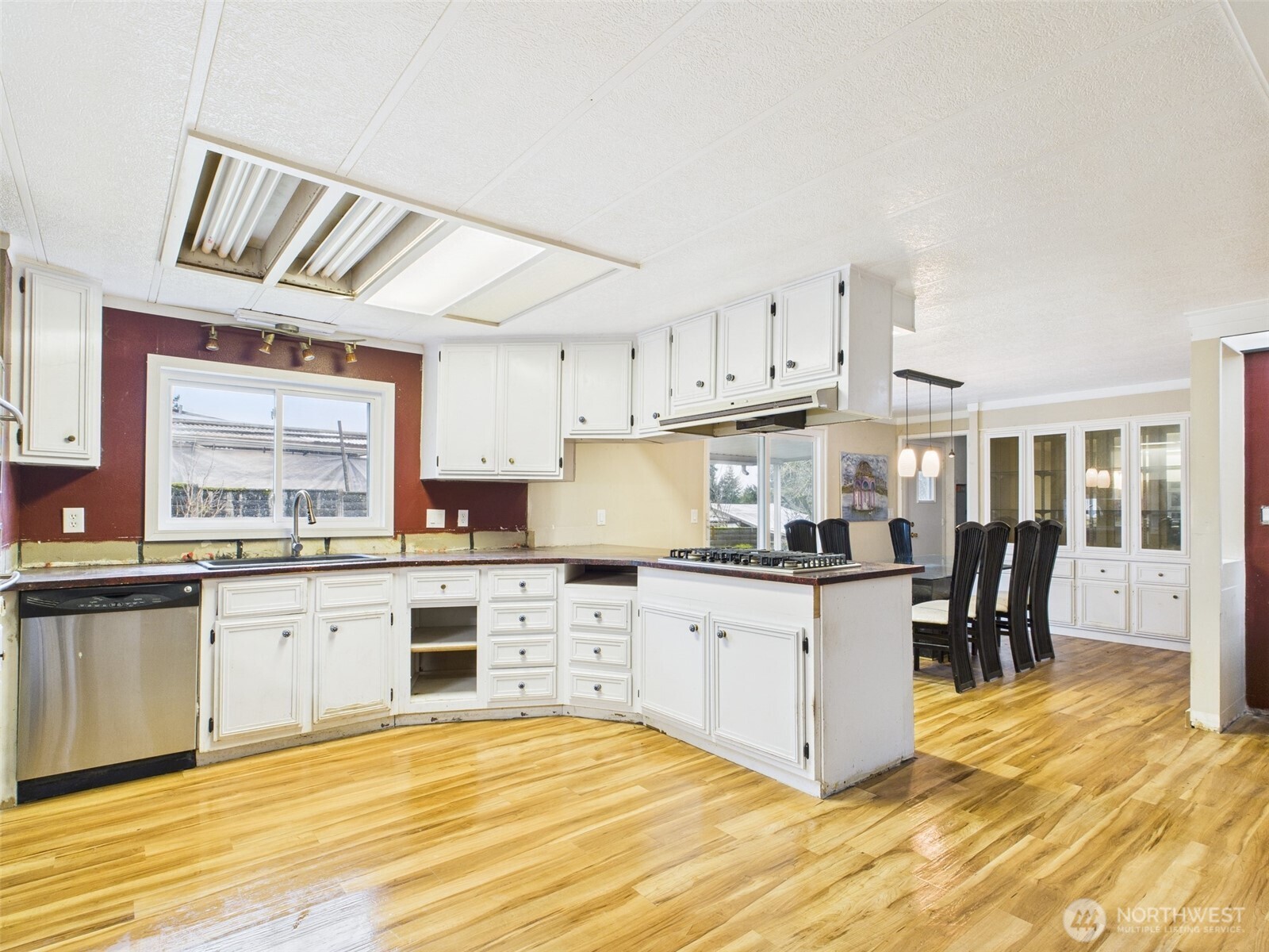 201 Union Avenue Southeast, Unit 183 Renton, WA 98059 - Photo 9 of 30 a kitchen with granite countertop a sink stove and cabinets