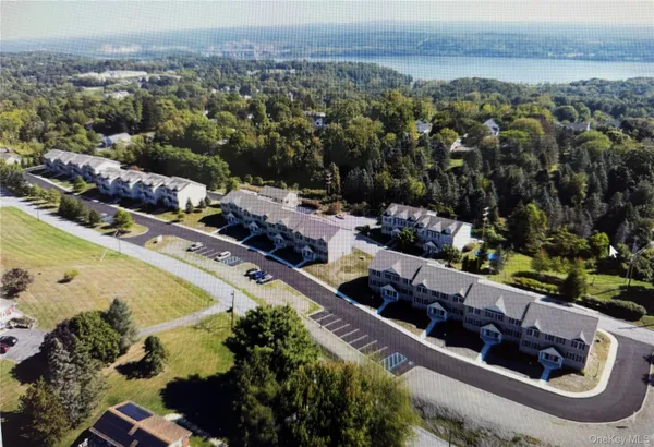 $3,550 | 75 Hudson Circle, Unit 6, Marlboro, NY 12542